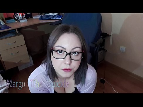 ❤️ Neska sexy betaurrekoekin dildoa zurrupatzen du kameraren aurrean ️❌ Porno pornoan eu.mysexgamer.ru