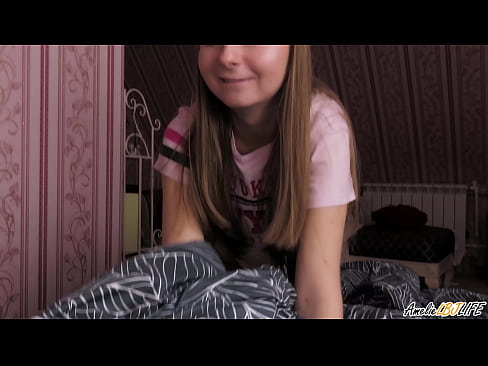 ❤️ Blondie-k bere BFF-ren sakon zurrupatzen du eta esperma jasotzen du ahoan ️❌ Porno pornoan eu.mysexgamer.ru